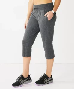 Petite Tek Gear® Capri Straight-Leg Essential Workout